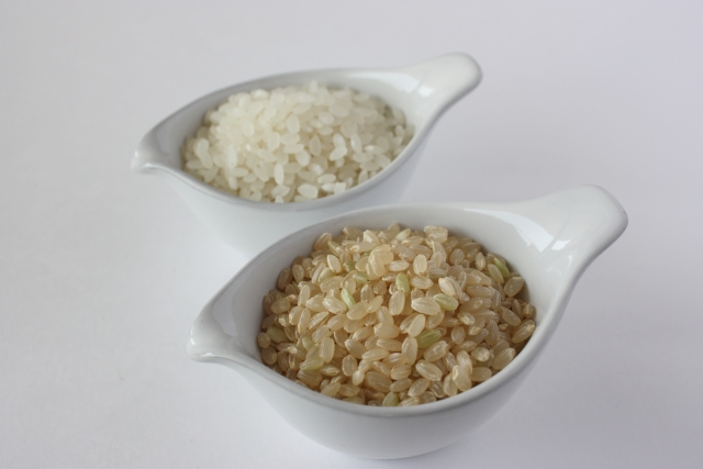 What is the difference between white rice and brown rice